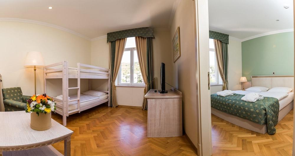 Hotel Kvarner Palace Цриквениця Екстер'єр фото