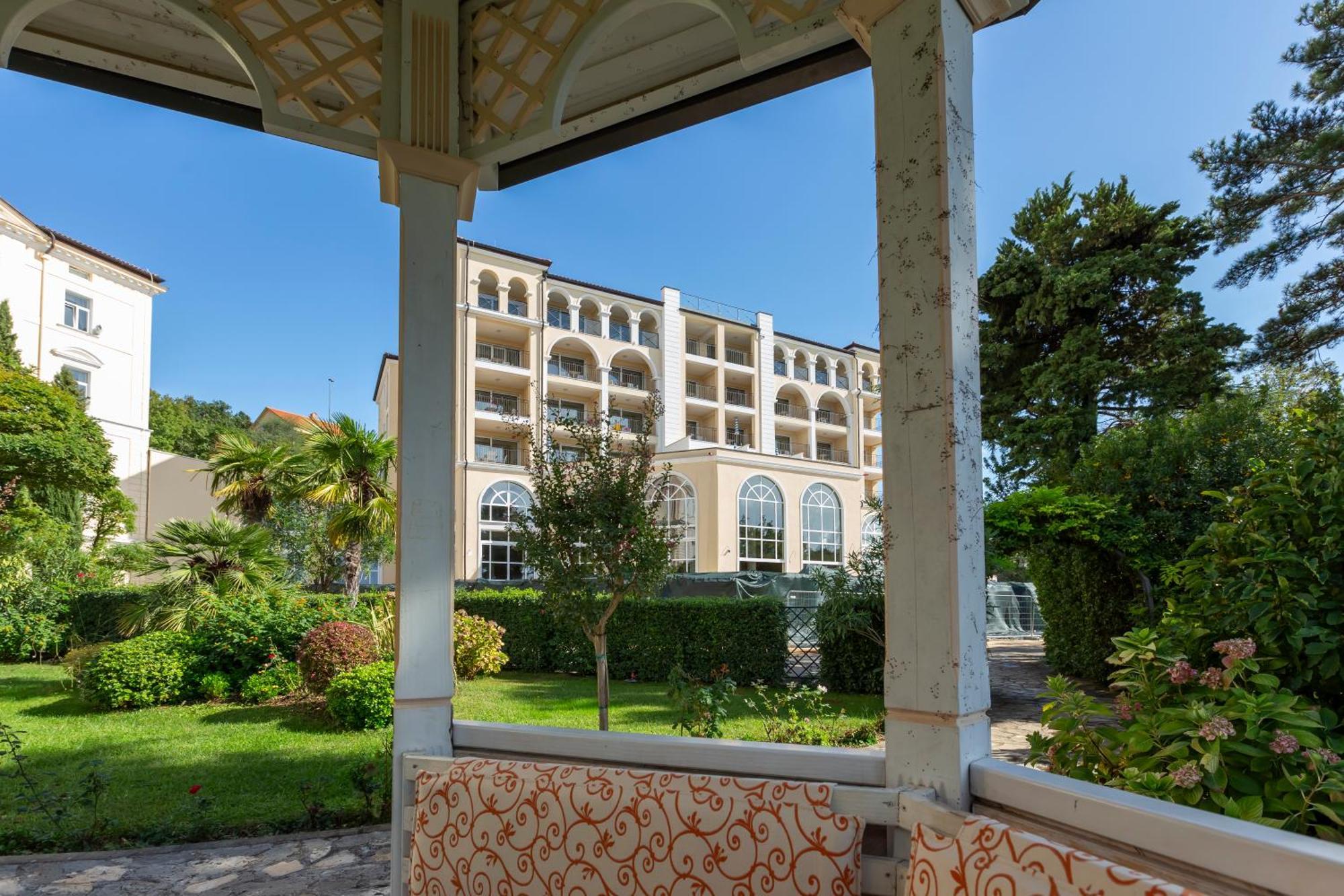 Hotel Kvarner Palace Цриквениця Екстер'єр фото
